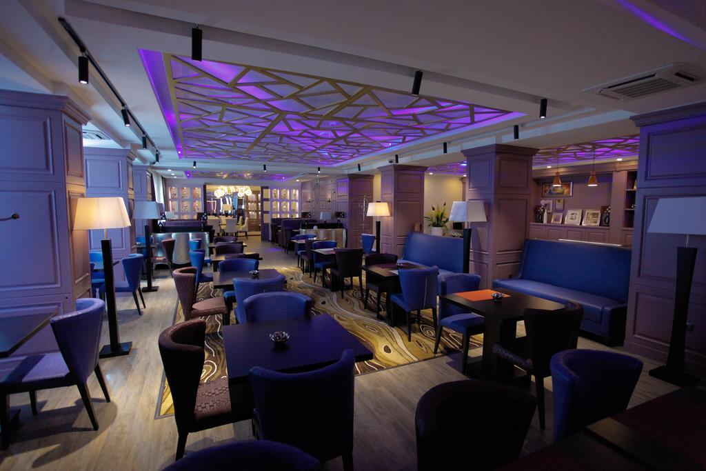 Absolute Hotel Astana Buitenkant foto